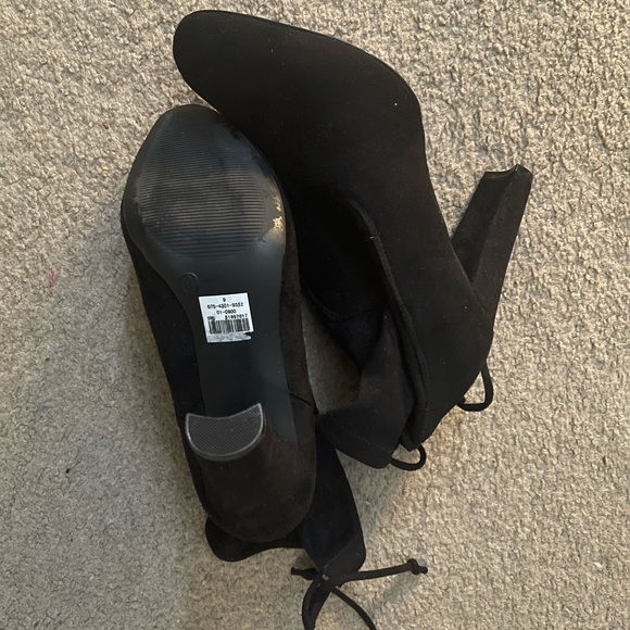 Rear Tie Block Heel Ankle Boot - Picture 5 of 5